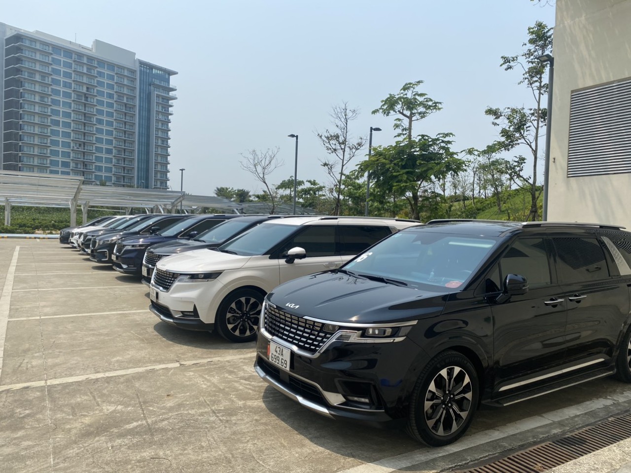 Thuê xe VIP Đà Nẵng - Xe Limousine Đà Nẵng - Xe Carnival, Mercedes, BMW